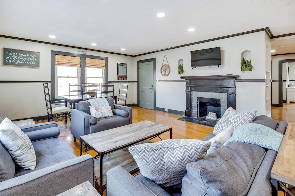 Bright Brevard Home Near Downtown & Trails - Brevard