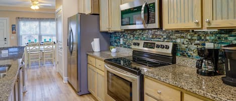 Apartment (2 Bedrooms) | Private kitchen | Microwave, oven, stovetop, dishwasher