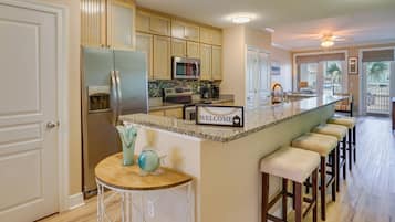 Apartment (2 Bedrooms) | Private kitchen | Microwave, oven, stovetop, dishwasher