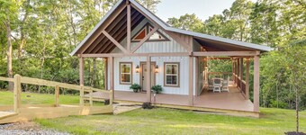 Serene Kentucky Cabin w/ Fireplace + Fire Pit!