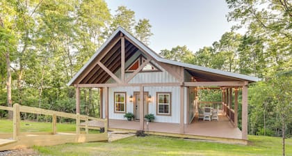 Serene Kentucky Cabin w/ Fireplace + Fire Pit!
