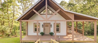 Serene Kentucky Cabin w/ Fireplace + Fire Pit!