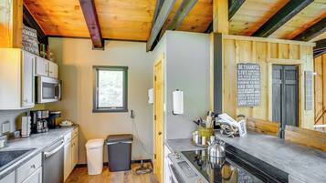 ุงูู
ูุดุฃุฉ ู
ู ุงูุฏุงุฎู