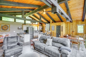Cottage (4 Bedrooms) | Interior - Riverfront Escape in Shawano on 3 Private Acres! (Shawano)