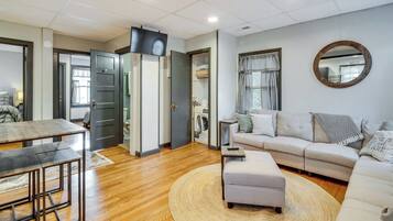 House (3 Bedrooms) | Living area | TV