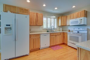 House (5 Bedrooms) | Interior