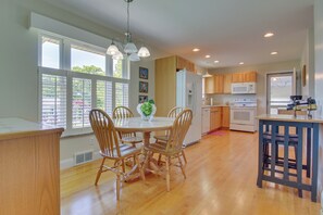 House (5 Bedrooms) | Interior