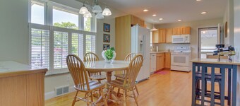 Home w/ Hot Tub + Deck ~ 3 Mi to Ark Encounter!