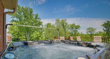 Home w/ Hot Tub + Deck ~ 3 Mi to Ark Encounter!