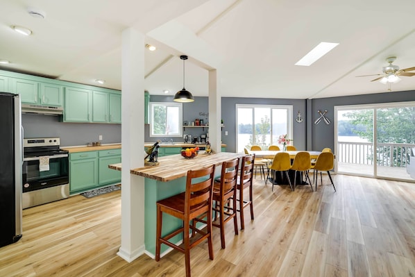 Maison (4 Bedrooms) | Cuisine privée | Four à micro-ondes, un four, surface de cuisson, lave-vaisselle