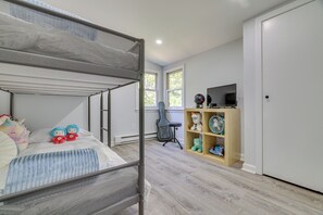 Interior - Community Perks: Family Poconos Home w/ Deck! (Tobyhanna)