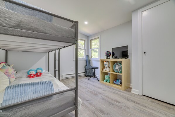 Interior - Community Perks: Family Poconos Home w/ Deck! (Tobyhanna)