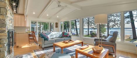 House (3 Bedrooms) | Living area | Fireplace