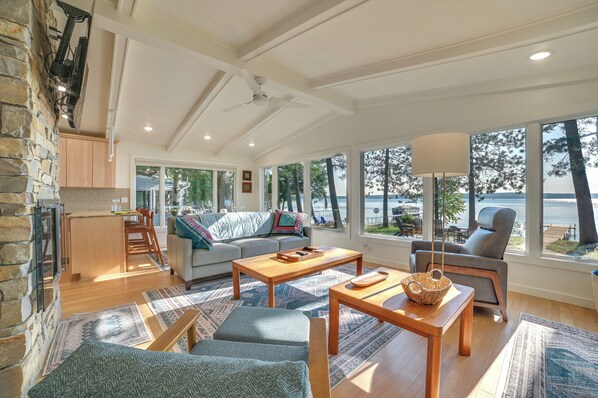 House (3 Bedrooms) | Living area | Fireplace