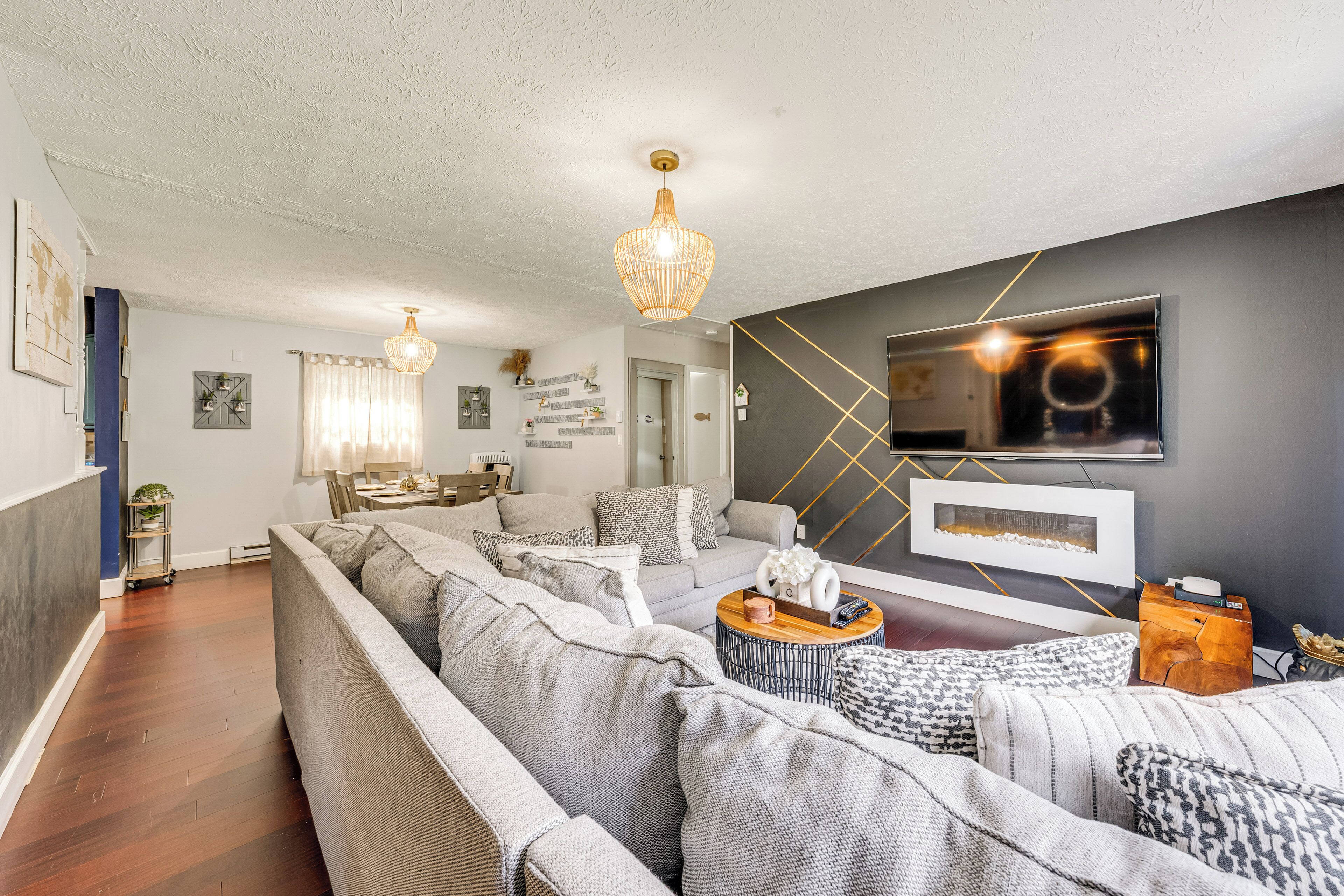 独立别墅 (3 Bedrooms) | 起居区 | 壁炉、书