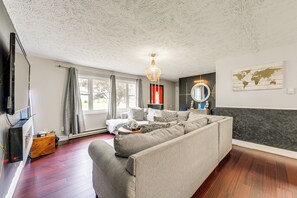 Interior - A Time to Remember' Home in Tobyhanna With Pool! (Tobyhanna)