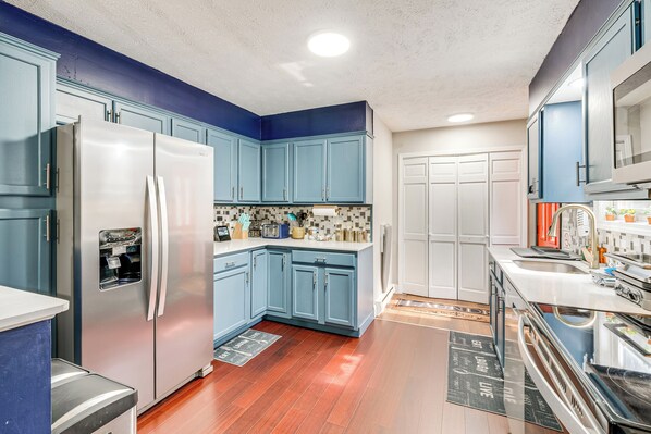 Interior - A Time to Remember' Home in Tobyhanna With Pool! (Tobyhanna)