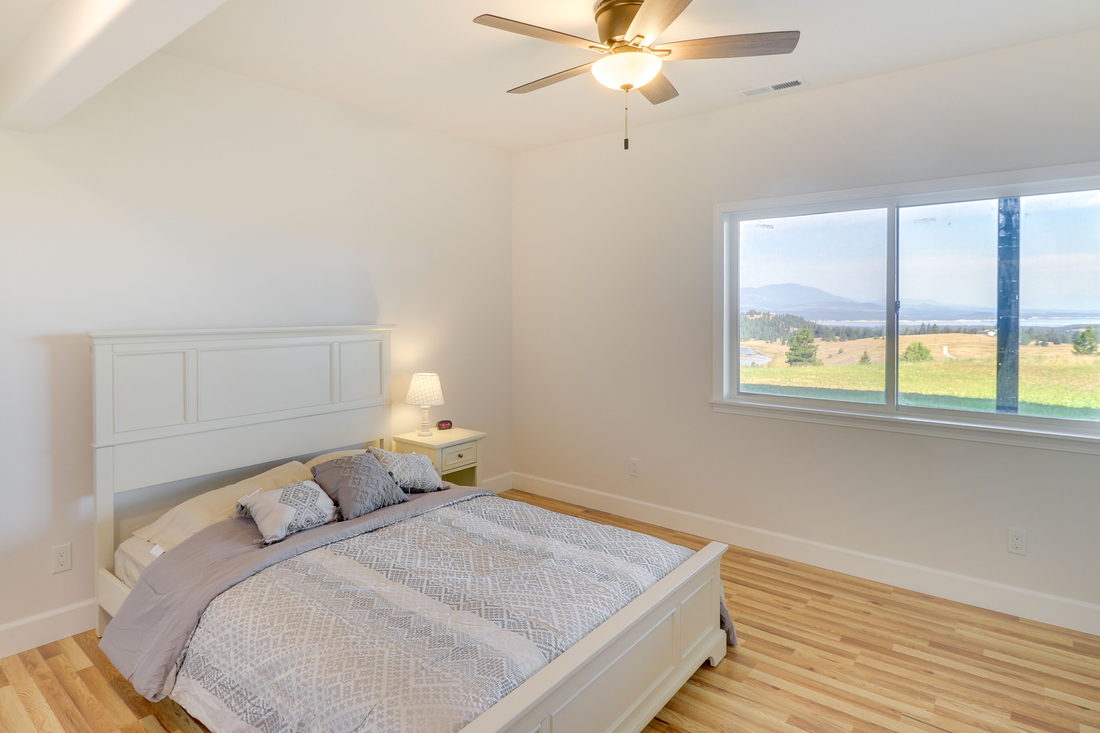 3 bedrooms, bed sheets