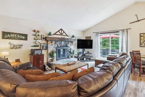 House (3 Bedrooms) | Interior - Tobyhanna Home w/ Fire Pits - 9 Mi to Kalahari! (Tobyhanna)