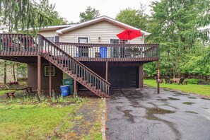House (3 Bedrooms) | Interior - Tobyhanna Home w/ Fire Pits - 9 Mi to Kalahari! (Tobyhanna)