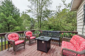 House (3 Bedrooms) | Interior - Tobyhanna Home w/ Fire Pits - 9 Mi to Kalahari! (Tobyhanna)