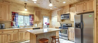Pequot Lakes Vacation Rental w/ Patio & Fire Pit