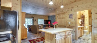 Pequot Lakes Vacation Rental w/ Patio & Fire Pit