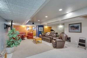 House (5 Bedrooms) | Interior