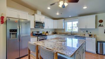 House (5 Bedrooms) | Interior