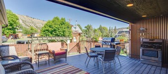Spacious Home w/ Deck: 5 Mi to Ridgway State Park!