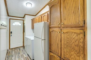 Interior - Hot Tub & Dock: Lakefront Mabank Home (Mabank)