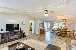 House (3 Bedrooms) | Interior - Hot Tub & Dock: Lakefront Mabank Home (Mabank)