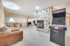 House (5 Bedrooms) | Interior