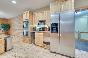 House (5 Bedrooms) | Interior