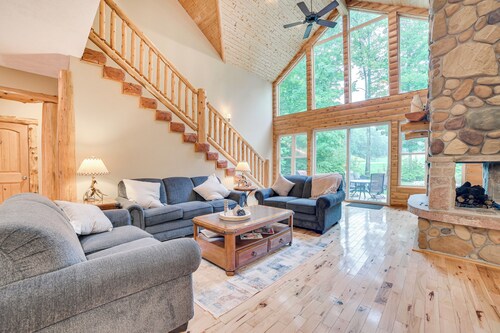 3 Mi to Schuss Mtn! Family Cabin at Shanty Creek