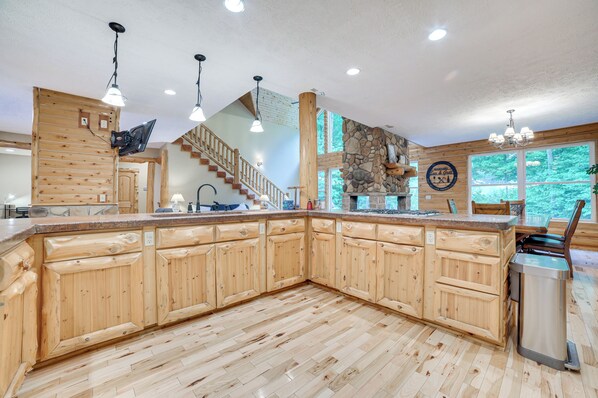 House (5 Bedrooms) | Interior