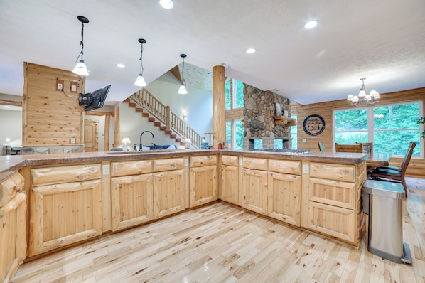 House (5 Bedrooms) | Interior