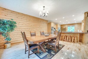 House (5 Bedrooms) | Interior