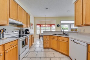 House (3 Bedrooms) | Interior