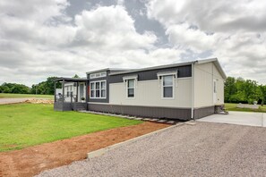 House (3 Bedrooms) | Interior - Kingston Home w/ On-site Boat Parking 2 Mi to Lake (Kingston)