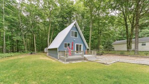 Unclassified image, 4 of 24, button - Cozy Michigan Escape w/ Deck, Fire Pit & Grill! (Ludington)