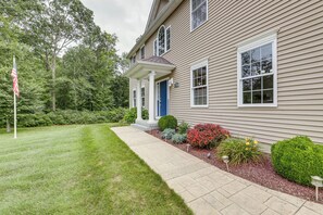 Interior - Spacious Connecticut Home - Deck, Grill & Fire Pit (Mystic)