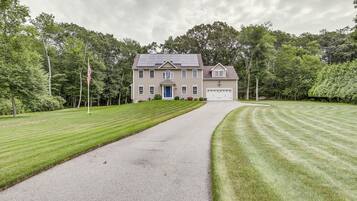 House (4 Bedrooms) | Exterior