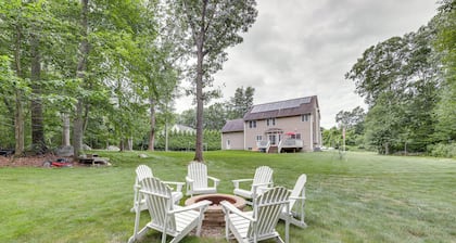 Spacious Connecticut Home - Deck, Grill & Fire Pit