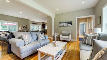 House (4 Bedrooms) | Interior