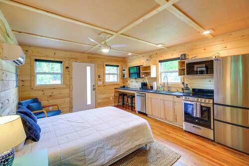 Cozy Hiker's Hideaway: Steps From Creeper Trail!