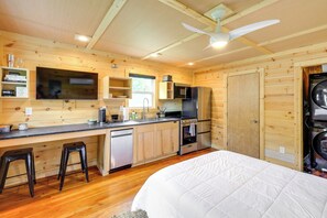 Apartment (0 Bedroom) | Interior - Cozy Hiker's Hideaway: Steps From Creeper Trail! (Damascus)