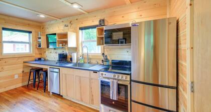 Cozy Hiker's Hideaway: Steps From Creeper Trail!