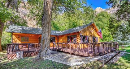 Creekside Ten Sleep Vacation Rental + Deck & Grill