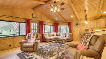 House (2 Bedrooms) | Interior